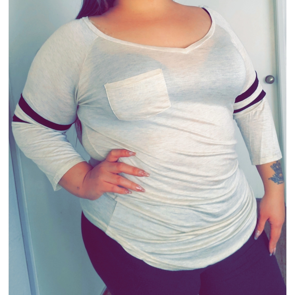 Sporty ivory v neck t shirt